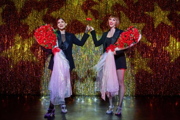 Chitour25 7826 Ellie Roddy As Roxie Hart And Claire Marshall As Velma Kelly In The National Tour Of Chicago Credit Jeremy Daniel