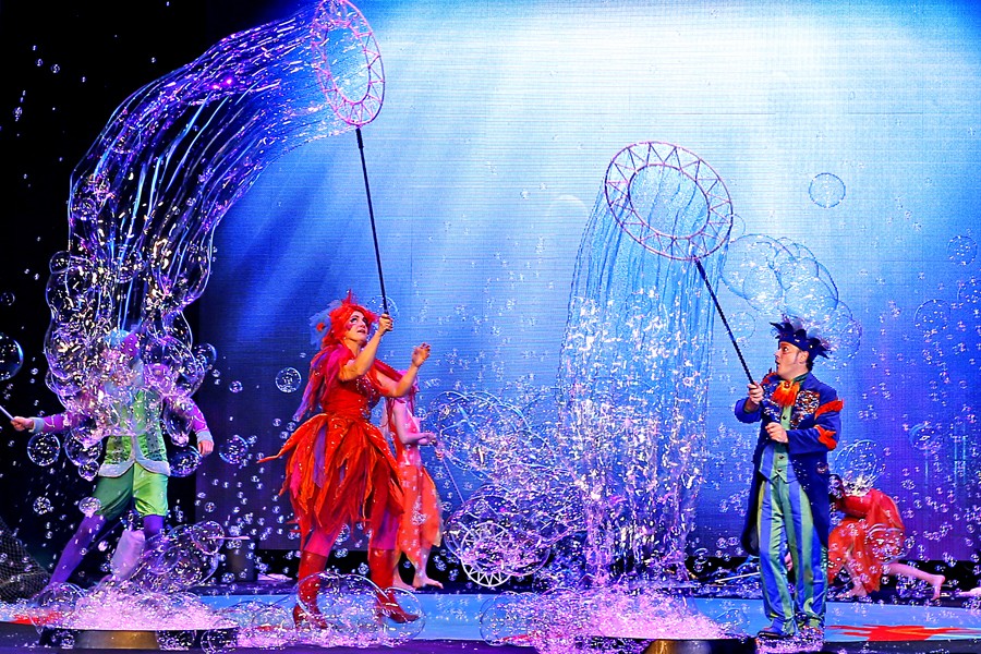 B - The Underwater Bubble Show