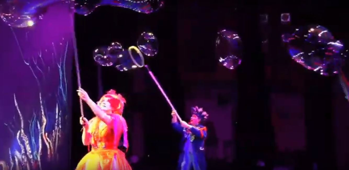 B – The Underwater Bubble Show