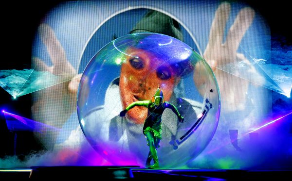 B - The Underwater Bubble Show