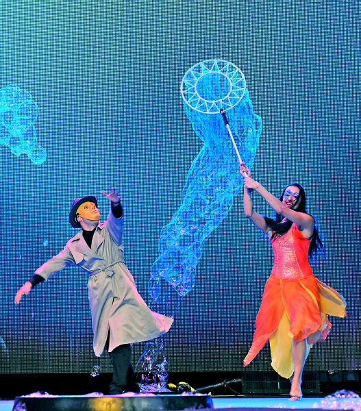 B - The Underwater Bubble Show