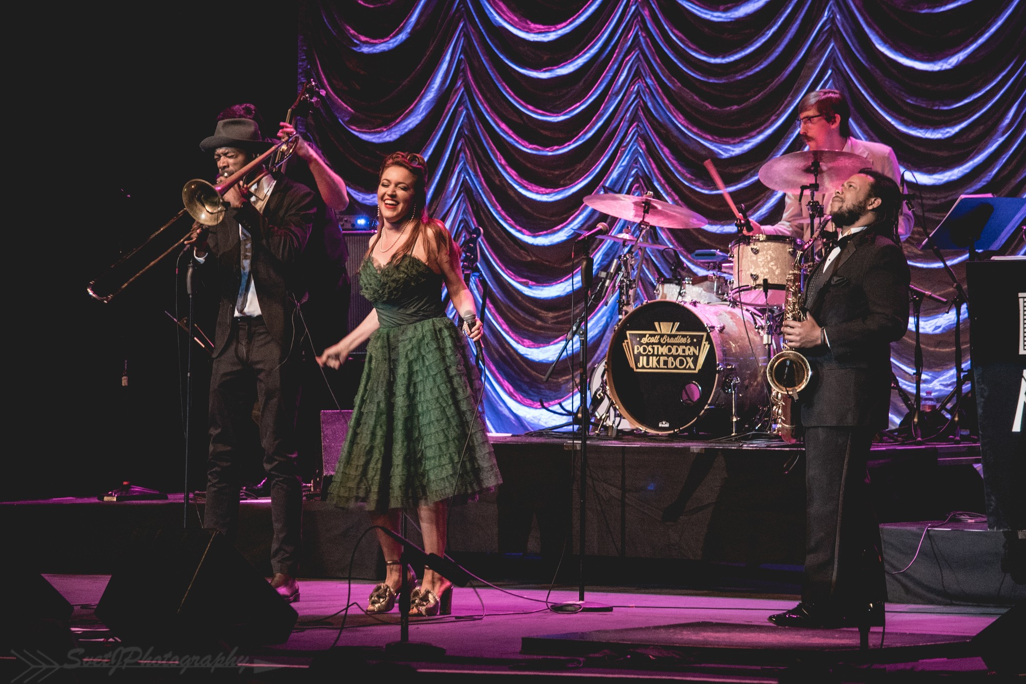 Scott Bradlee s Postmodern Jukebox A Very Postmodern Scott Bradlee s Postmodern Jukebox A Very Postmodern