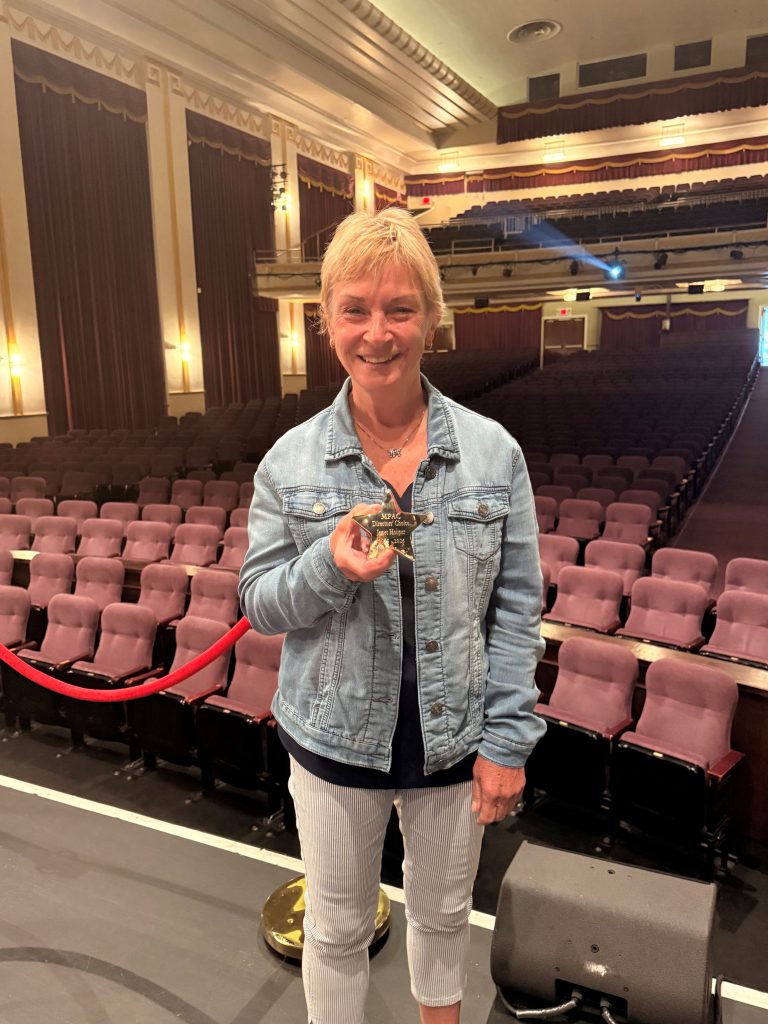 Janethooper Directorschoice
